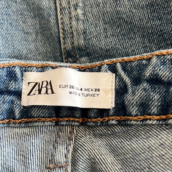 Zara distressed raw edge straight jeans sz 4 - Picture 3 of 3